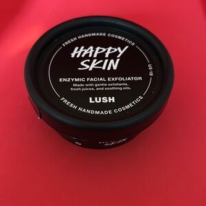 LUSH Happy Skin
ENZYMIC FACIAL EXFOLIATOR
Polishing, enzymic cleanse